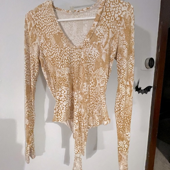 Wore once. So cute. Color doesn’t flatter me. - Picture 1 of 3